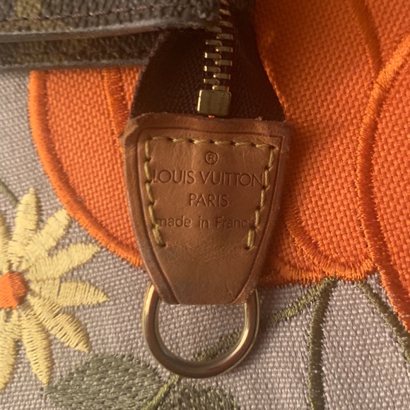 SOLD Louis Vuitton Large Bucket Pouch SOLD - Picture 4 of 8